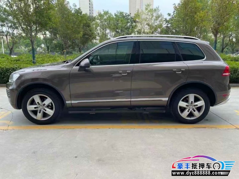 14年大众途锐轿车抵押车出售