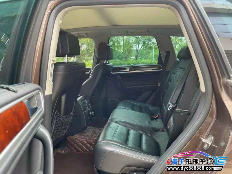 14年大众途锐轿车抵押车出售