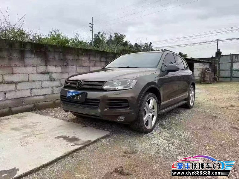 14年大众途锐轿车抵押车出售