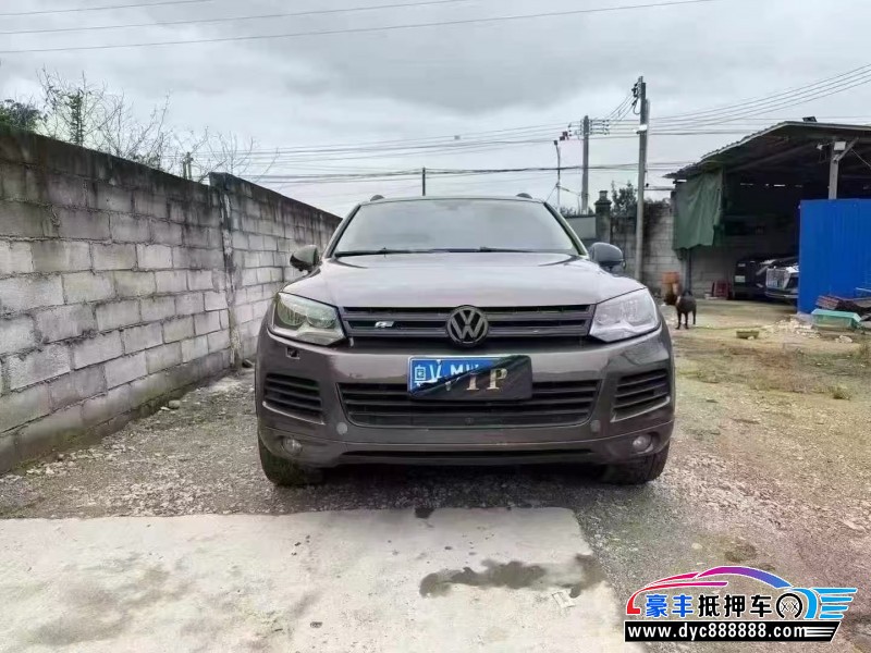 14年大众途锐轿车抵押车出售