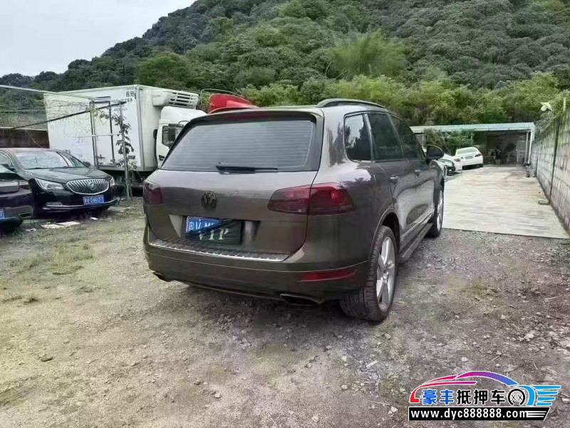 14年大众途锐轿车抵押车出售