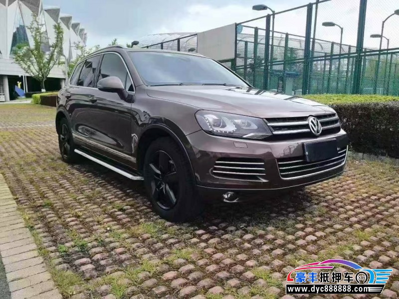 13年大众途锐轿车抵押车出售