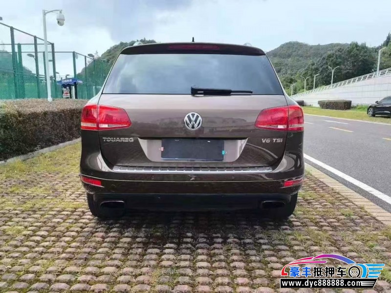 13年大众途锐轿车抵押车出售