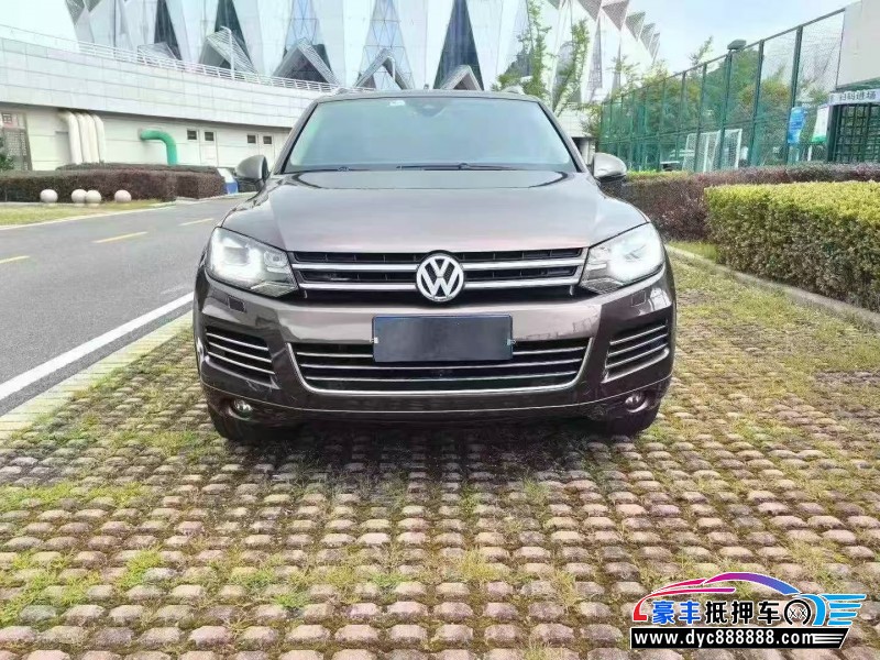 13年大众途锐轿车抵押车出售