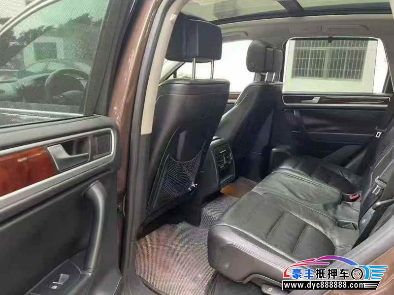 13年大众途锐轿车抵押车出售