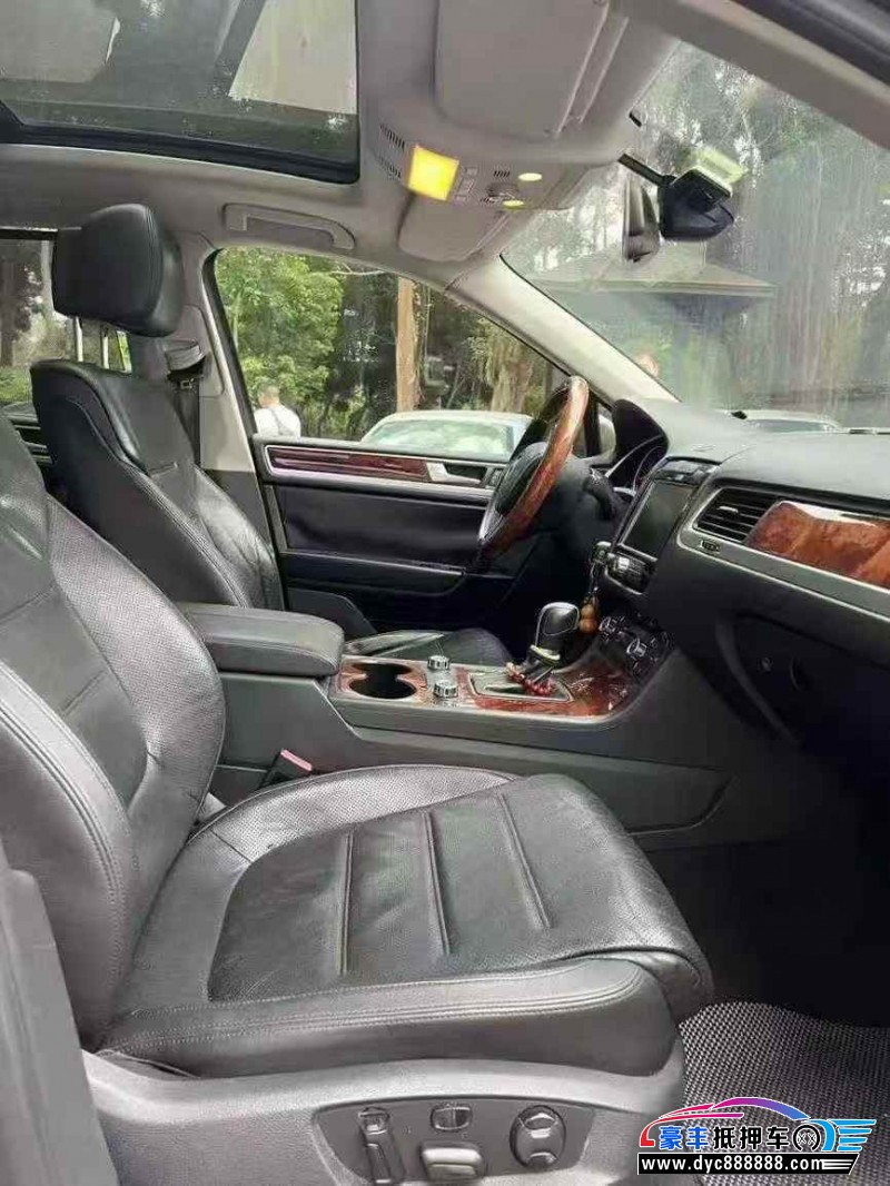 13年大众途锐轿车抵押车出售