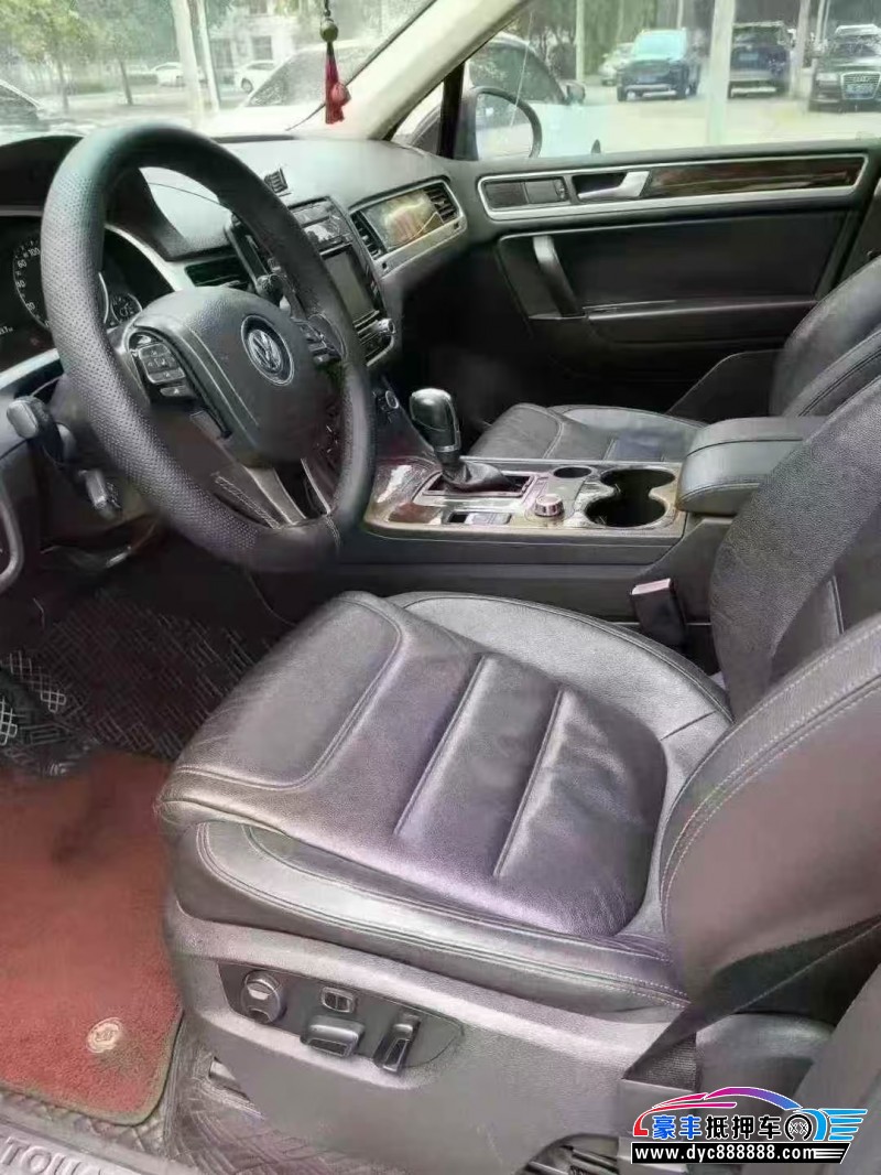 12年大众途锐轿车抵押车出售