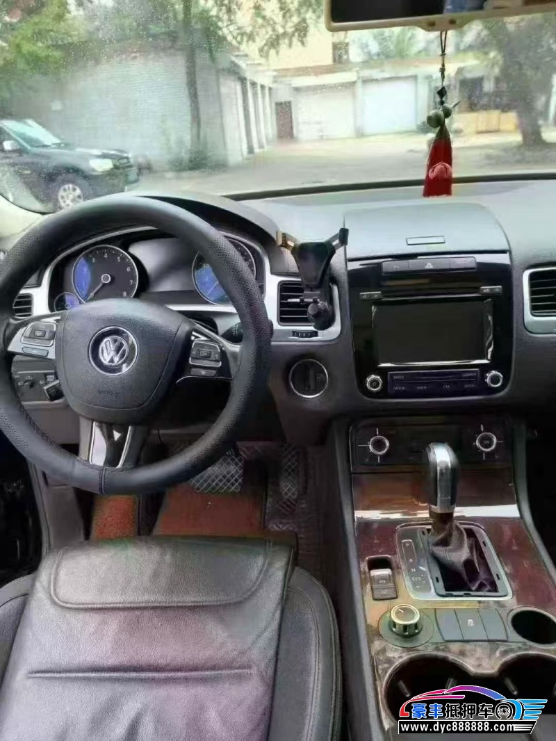 12年大众途锐轿车抵押车出售