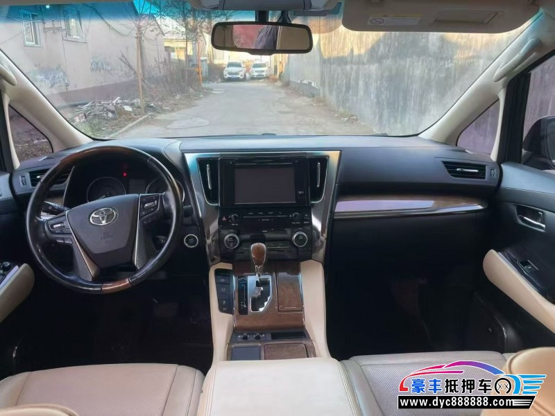 17年丰田埃尔法轿车抵押车出售