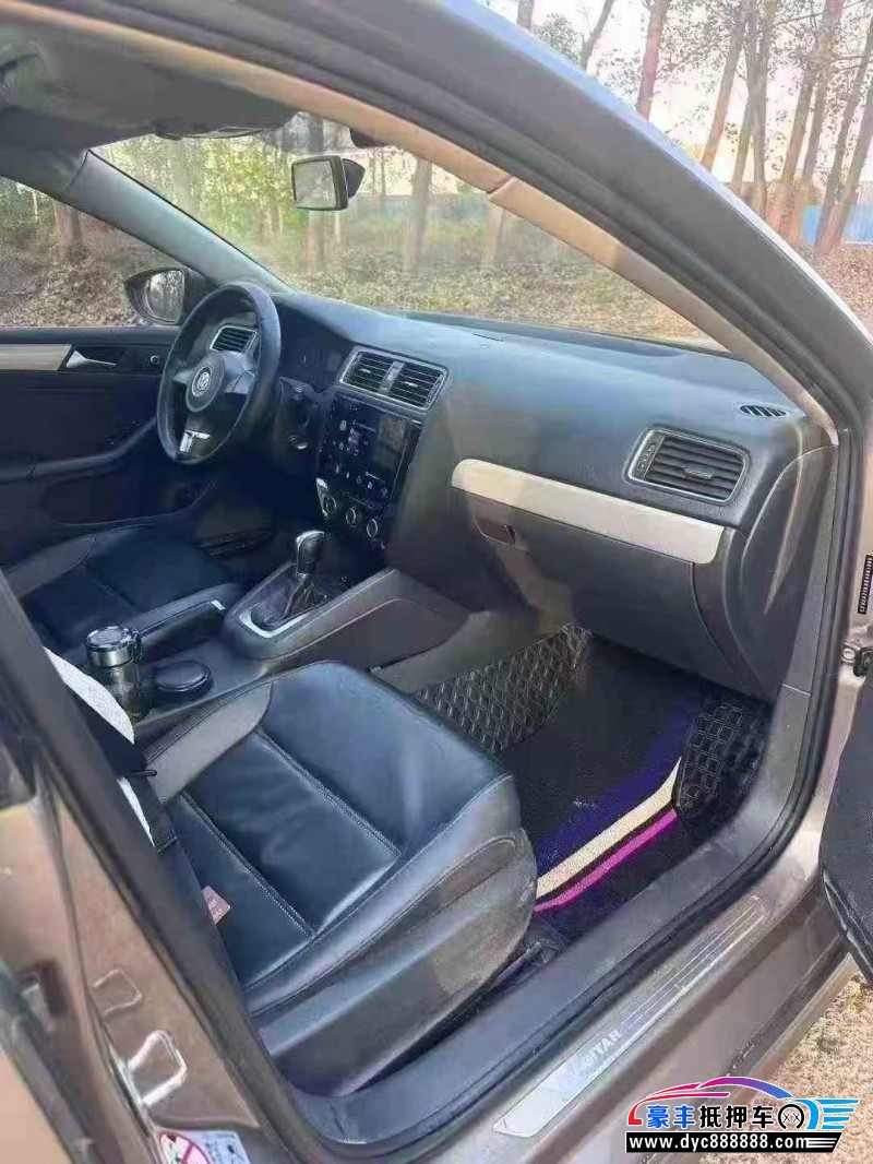 14年大众速腾轿车抵押车出售