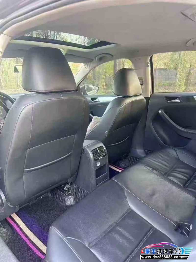 14年大众速腾轿车抵押车出售