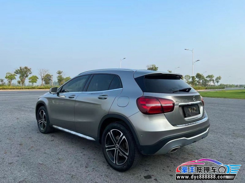 19年奔驰GLA轿车抵押车出售