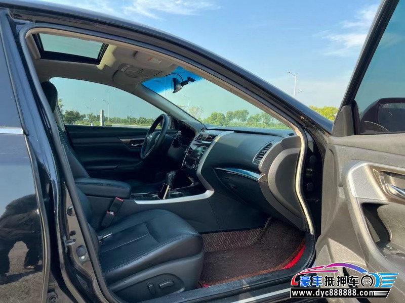 15年日产天籁轿车抵押车出售