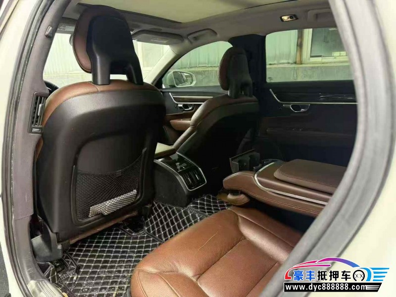 17年沃尔沃S90轿车抵押车出售