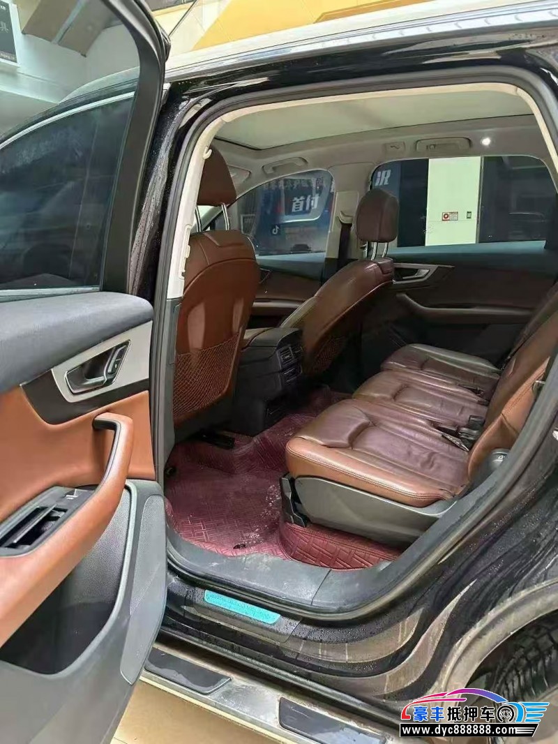 17年奥迪Q7轿车抵押车出售