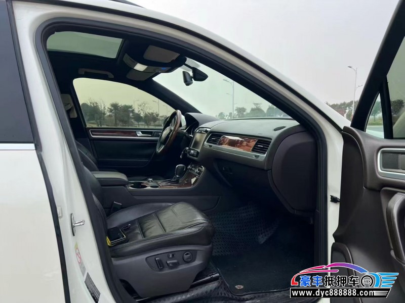 11年大众途锐轿车抵押车出售