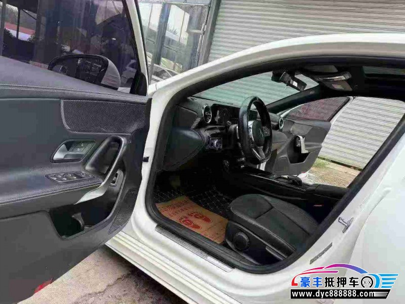 20年奔驰A轿车抵押车出售