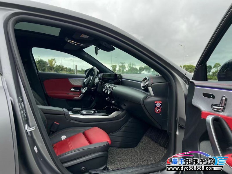 22年奔驰A轿车抵押车出售