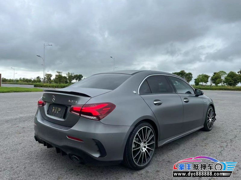 22年奔驰A轿车抵押车出售