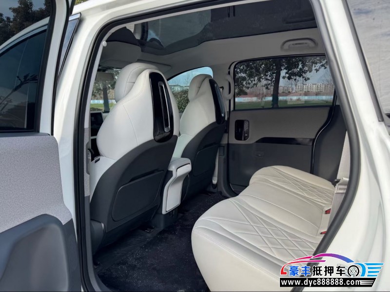 25年极狐考拉轿车抵押车出售