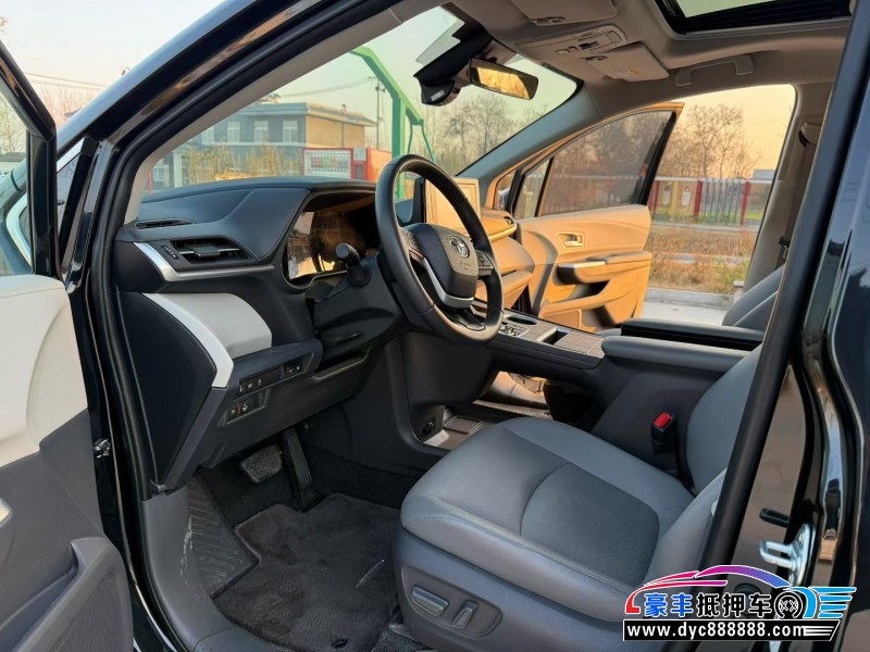 24年丰田塞纳轿车抵押车出售