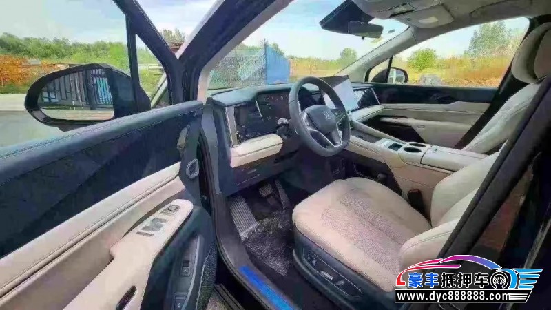 25年比亚迪夏轿车抵押车出售