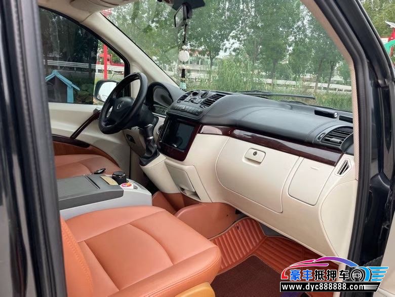 15年奔驰威霆轿车抵押车出售