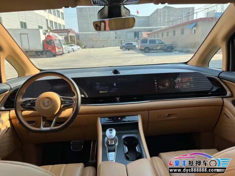 23年岚图梦想家轿车抵押车出售