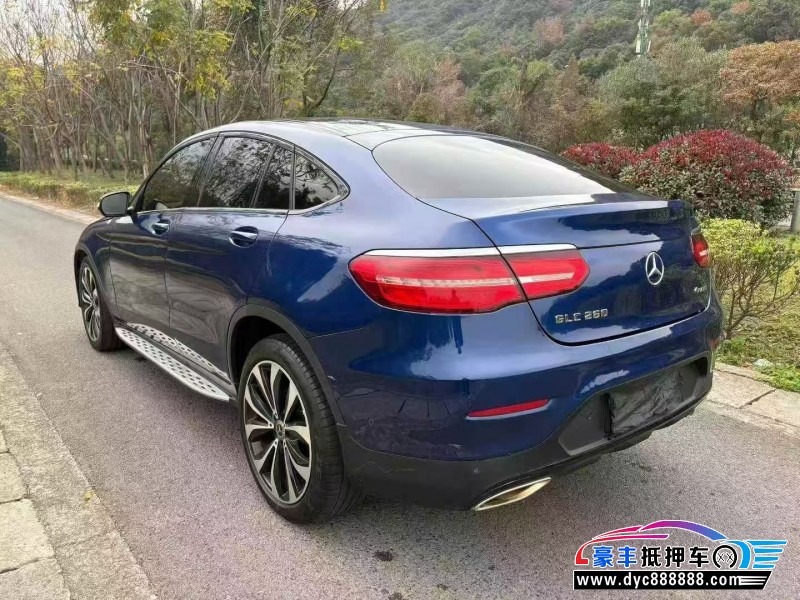 17年奔驰GLC轿车抵押车出售