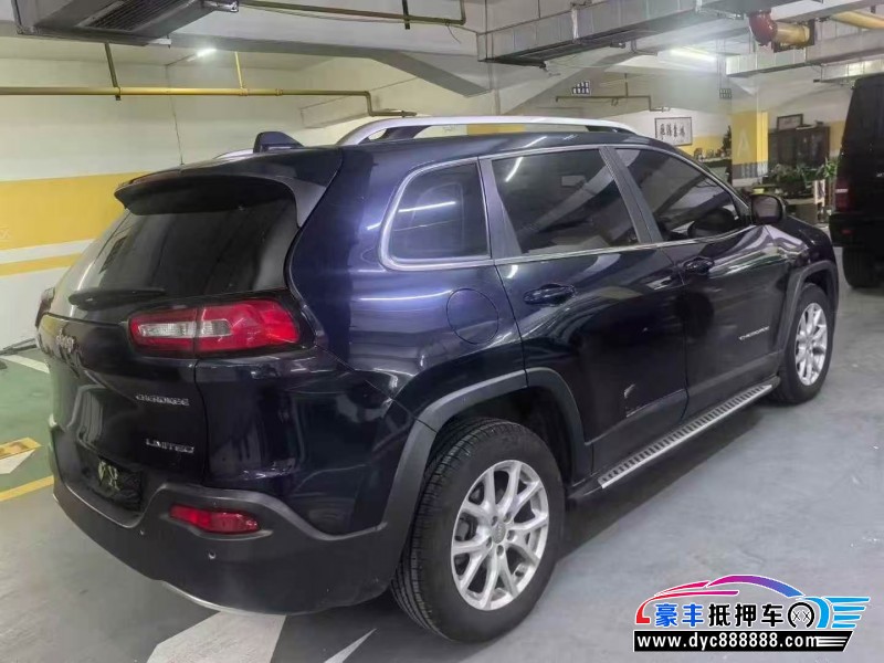 18年Jeep自由光轿车抵押车出售