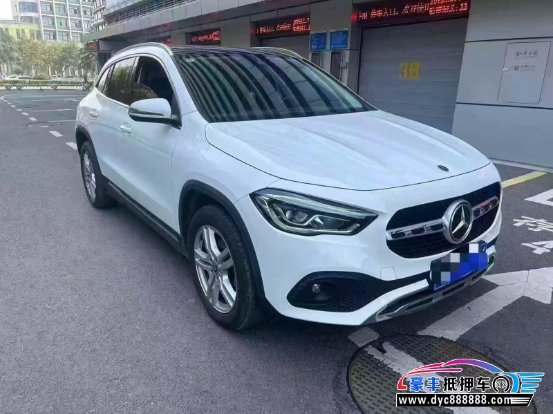 抵押车出售22年奔驰GLA轿车