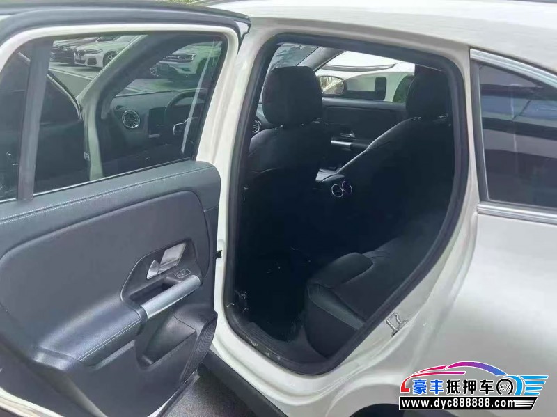 22年奔驰GLA轿车抵押车出售