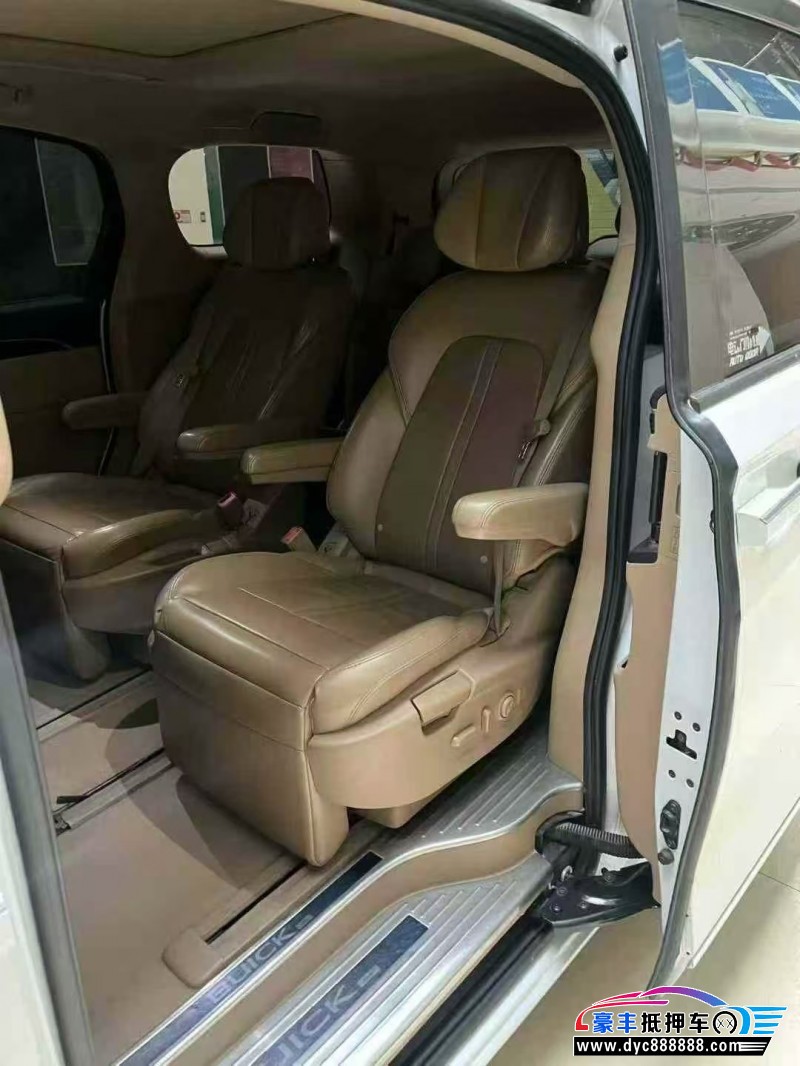 18年别克GL8轿车抵押车出售