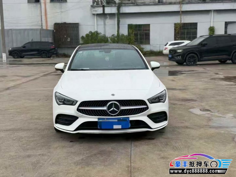 抵押车出售22年奔驰CLA轿车