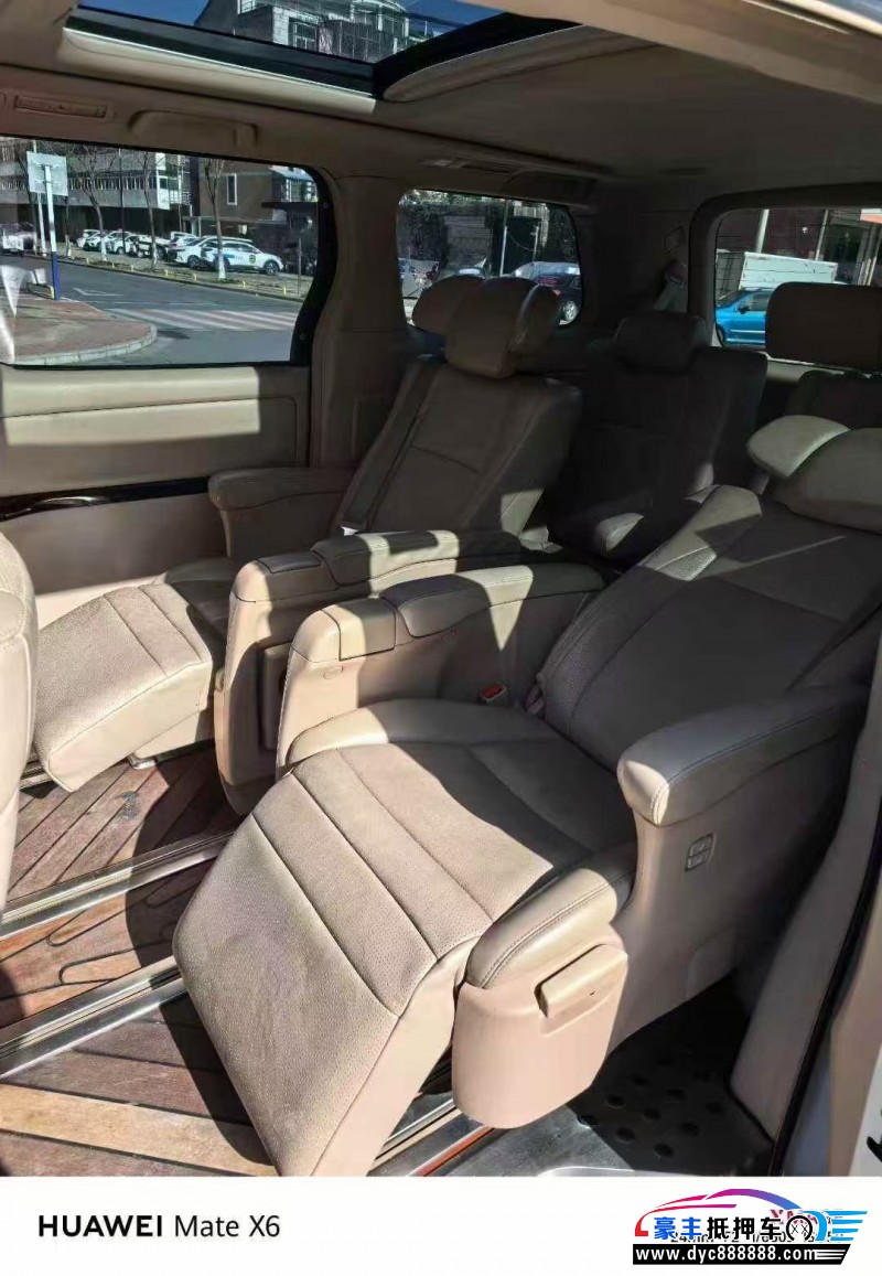 12年丰田埃尔法轿车抵押车出售