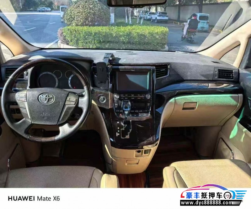 12年丰田埃尔法轿车抵押车出售