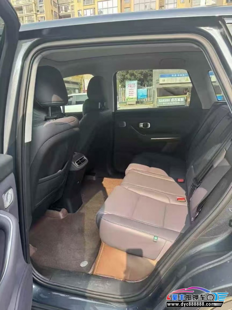 25年零跑C10轿车抵押车出售