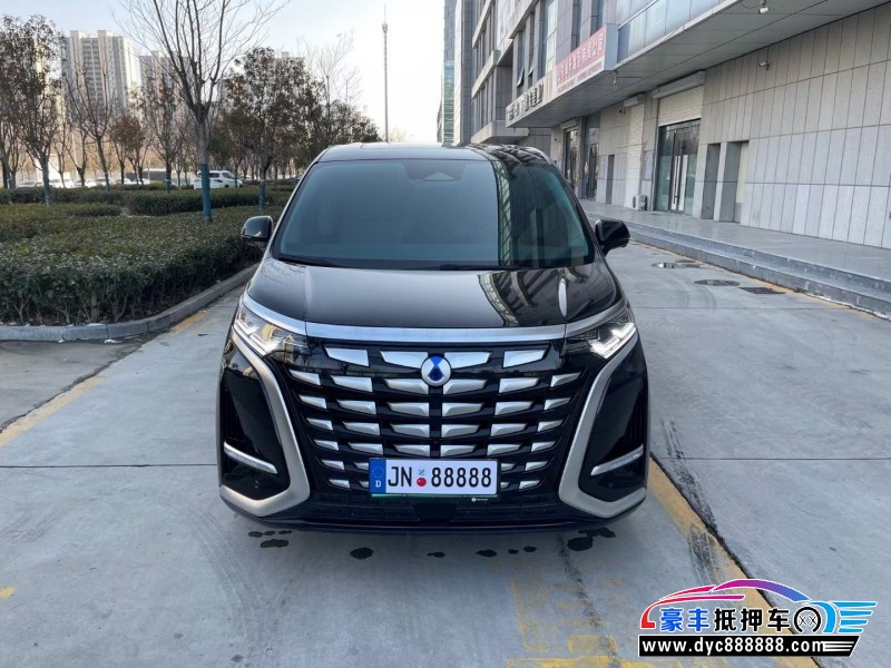 抵押车出售23年腾势D9轿车