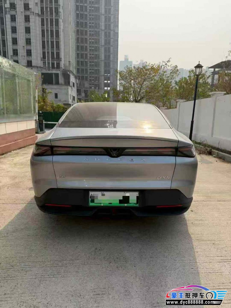 25年极狐阿尔法S轿车抵押车出售