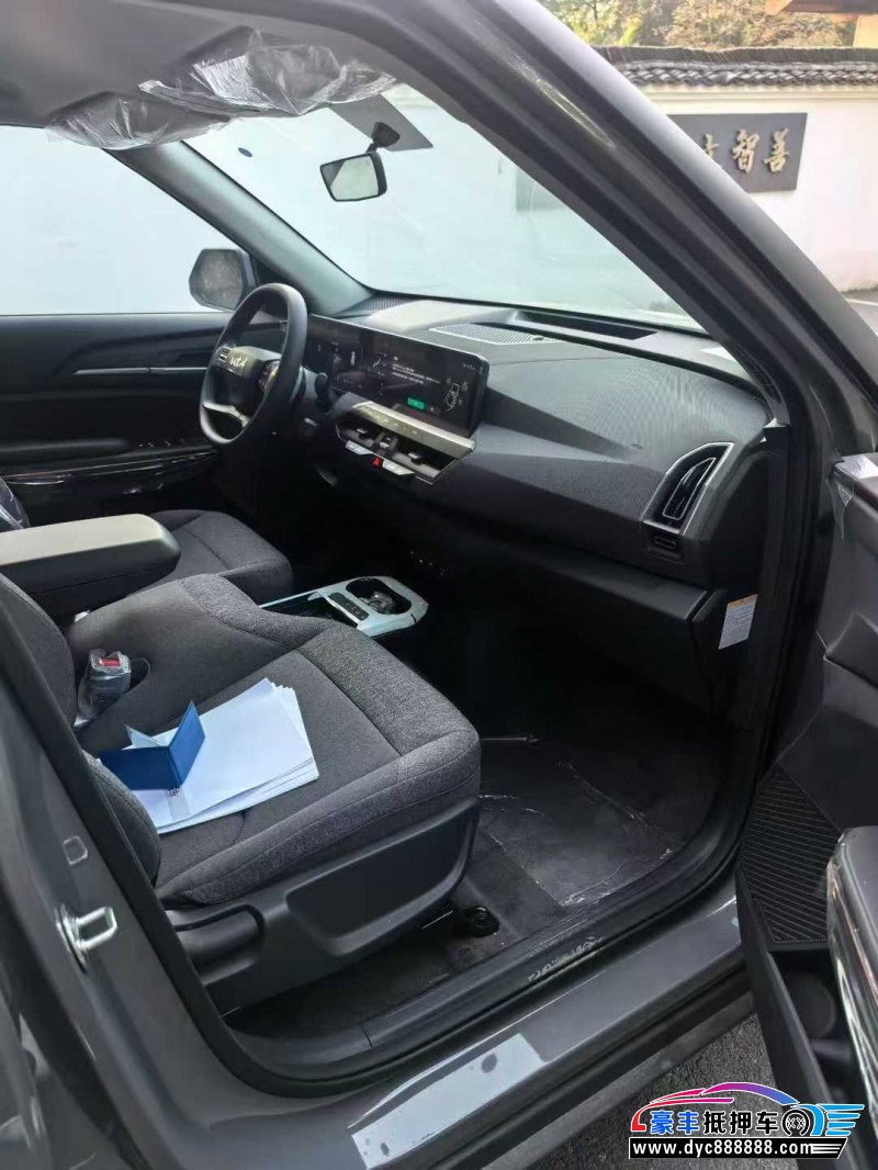 25年起亚EV5轿车抵押车出售