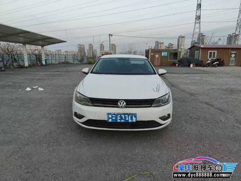 抵押车出售17年大众凌渡轿车