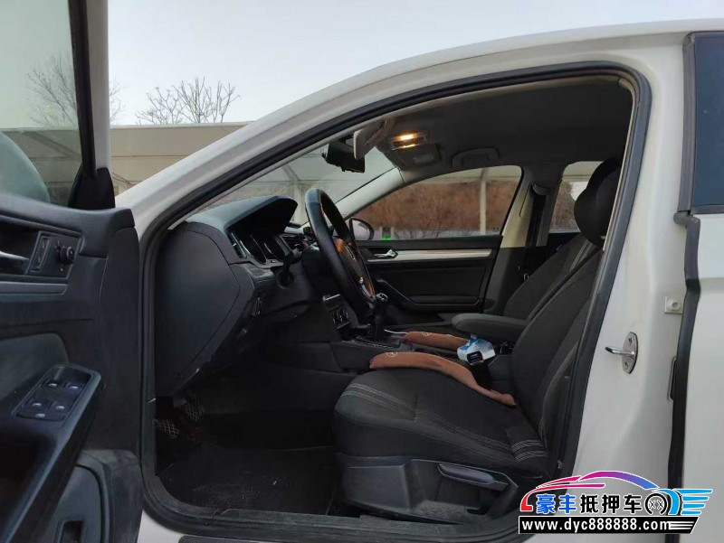 17年大众凌渡轿车抵押车出售