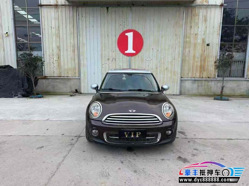 抵押车出售12年宝马MINI轿车