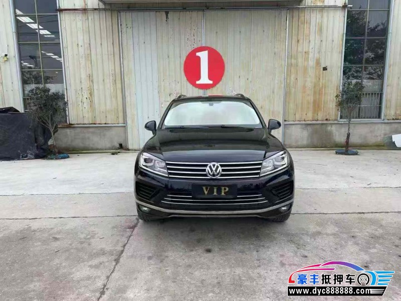 18年大众途锐轿车