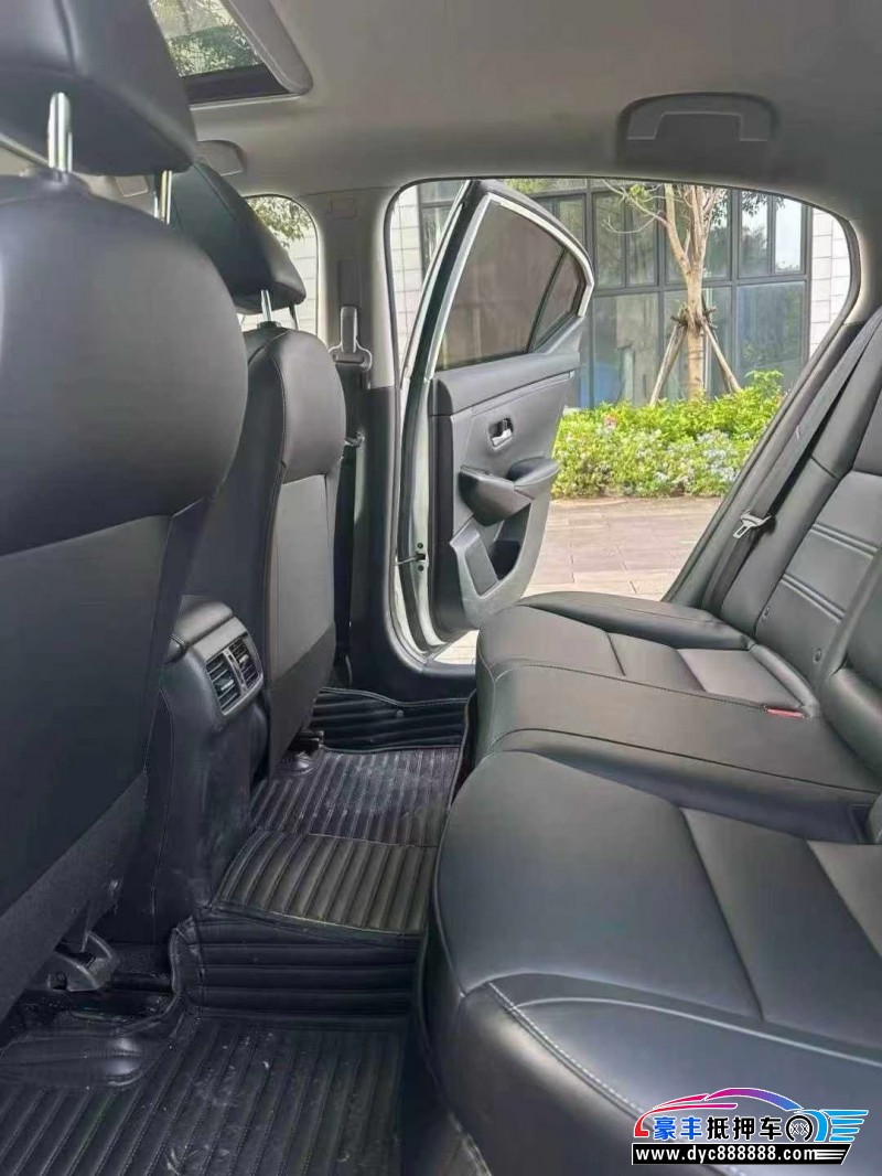 22年日产轩逸轿车抵押车出售