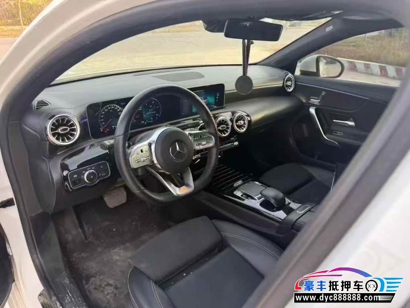 19年奔驰A轿车抵押车出售