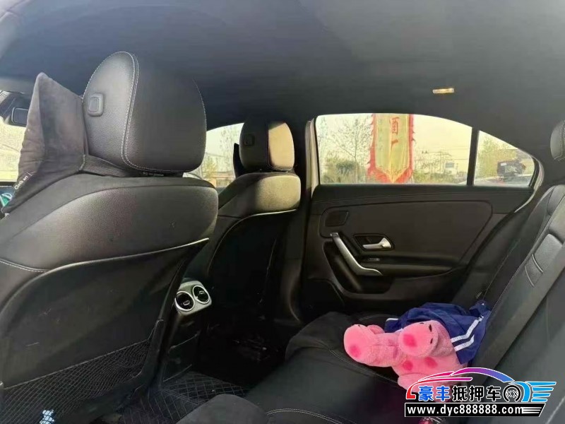 19年奔驰A轿车抵押车出售