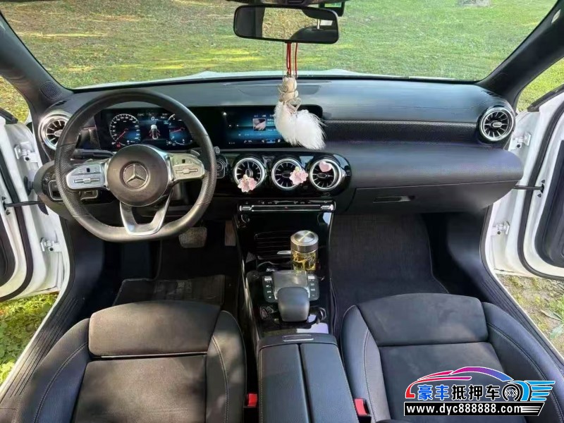 21年奔驰A轿车抵押车出售