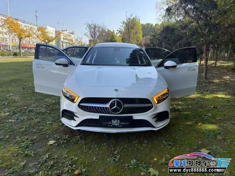 21年奔驰A轿车抵押车出售