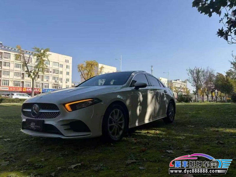 21年奔驰A轿车抵押车出售